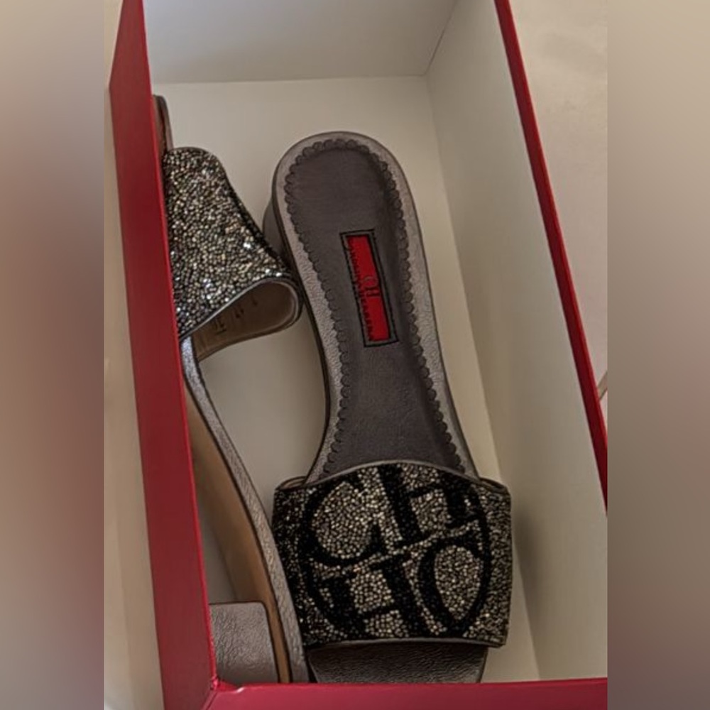 Like new CH Palas Sandals use one time - Picture 7 of 9